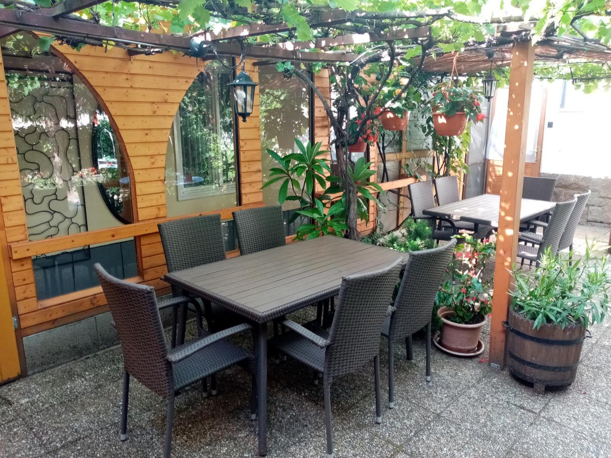 Csaladi Vendeghaz Apartment Eger Ngoại thất bức ảnh