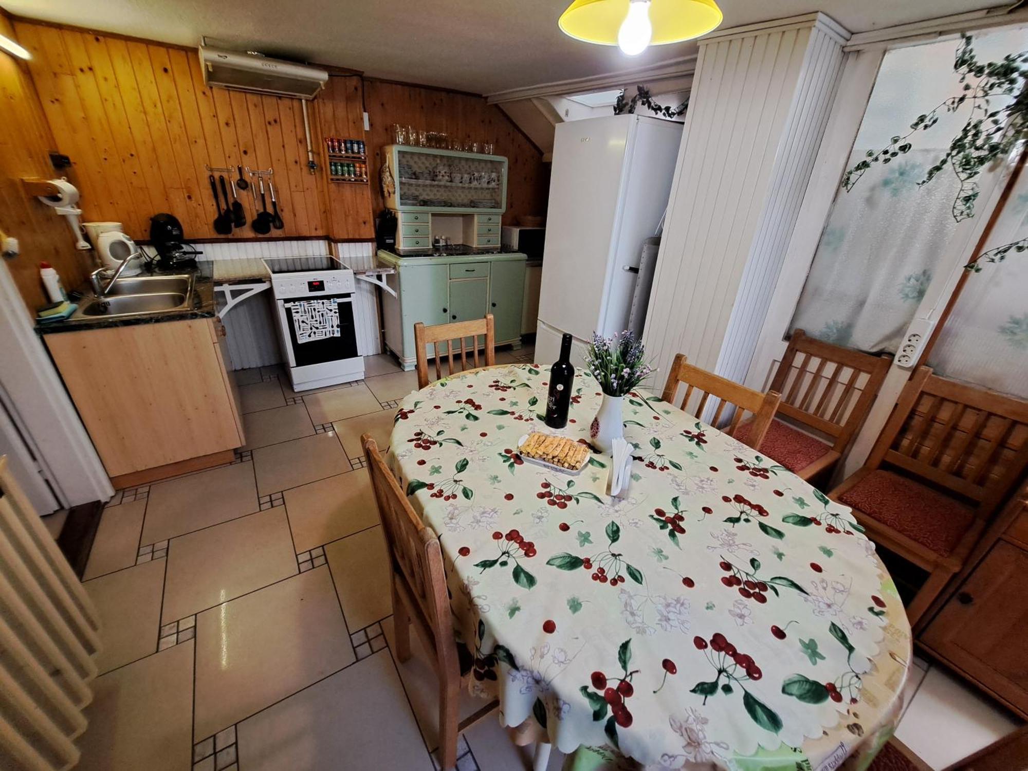 Csaladi Vendeghaz Apartment Eger Ngoại thất bức ảnh