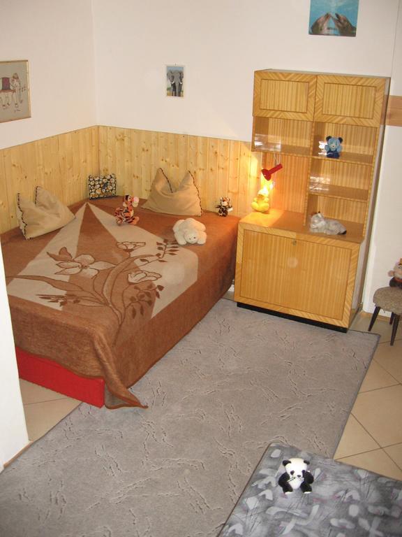 Csaladi Vendeghaz Apartment Eger Phòng bức ảnh