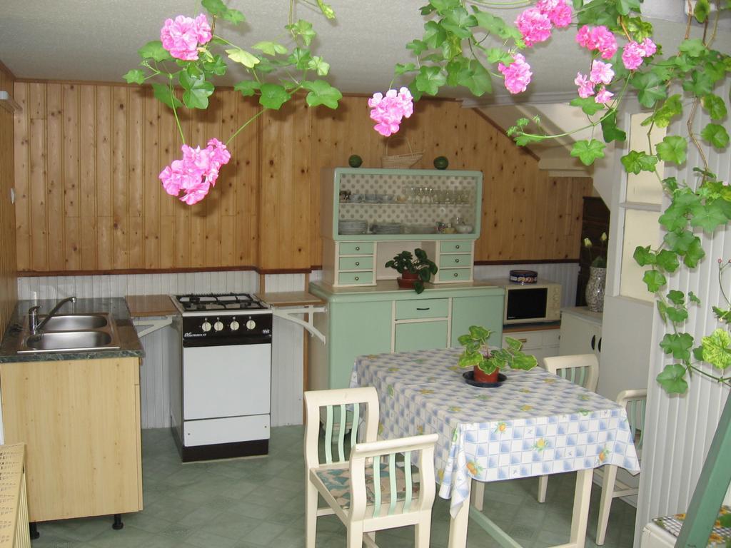 Csaladi Vendeghaz Apartment Eger Phòng bức ảnh